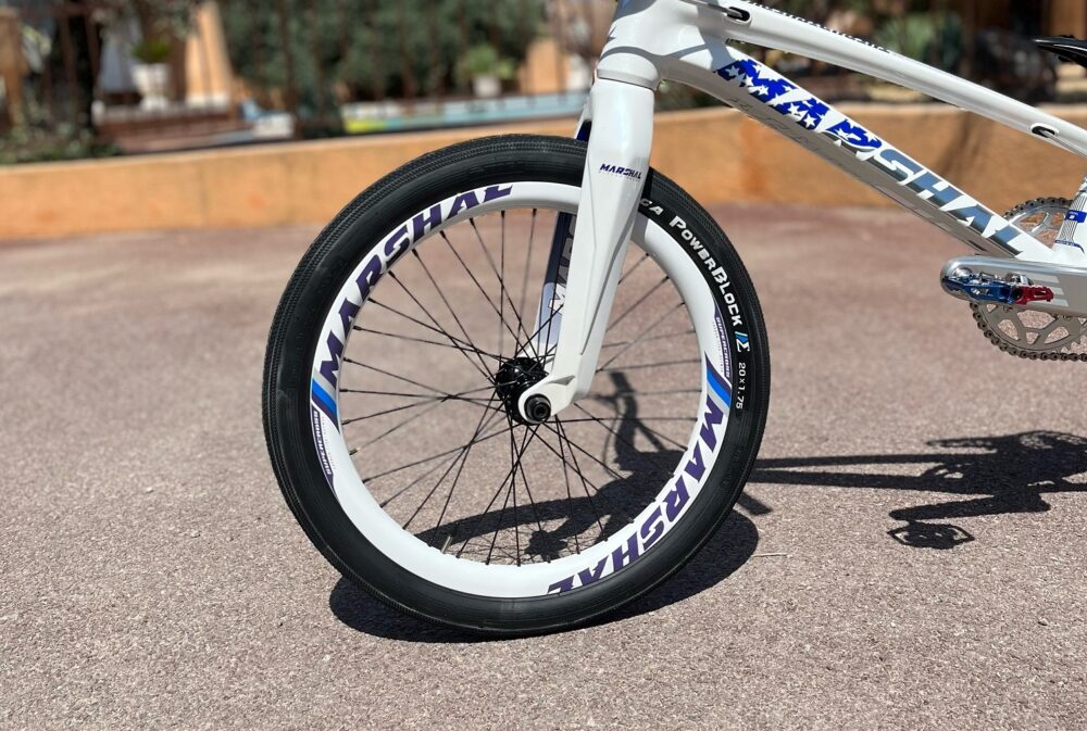 Juego de ruedas 20 x 1.75 MARSHAL CARBONO T700 SUPERCROSS WHITE (para frenos de disco – sin cinta de freno) - Imagen 2